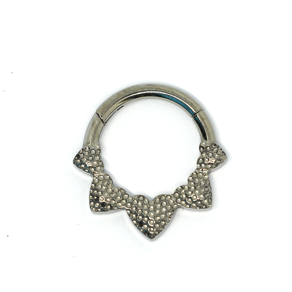ASTM F136 Titanium G23 5 Diamond Cut Heart Shape Hinged Segment Ring Clicker